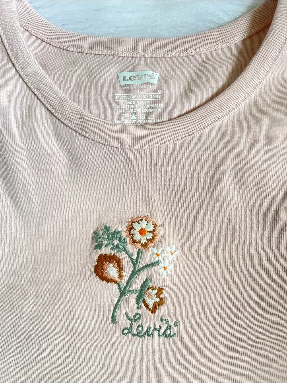 Levi’s Girls Floral Embroidery knit top. Size Large NWT.